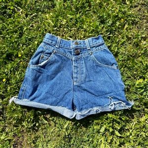 levis high waisted cut off shorts 🌎 size 23
